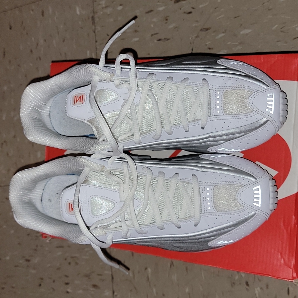 Nike Shox R4